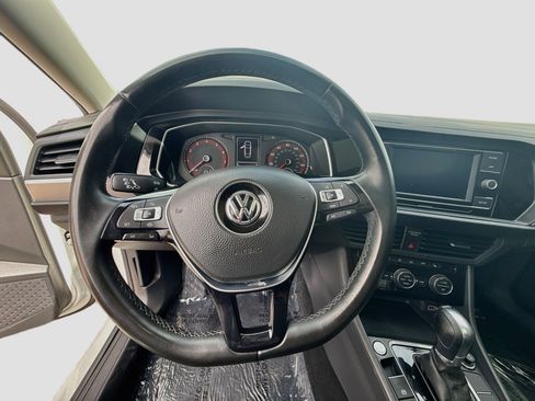Used 2019 Volkswagen Jetta SE w/ Cold Weather Package FWD image 18