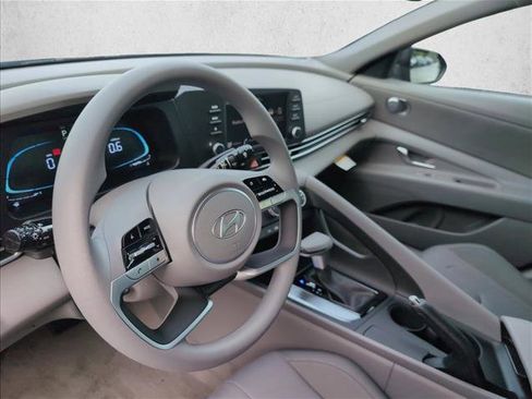 New 2026 Hyundai Elantra SE FWD image 3