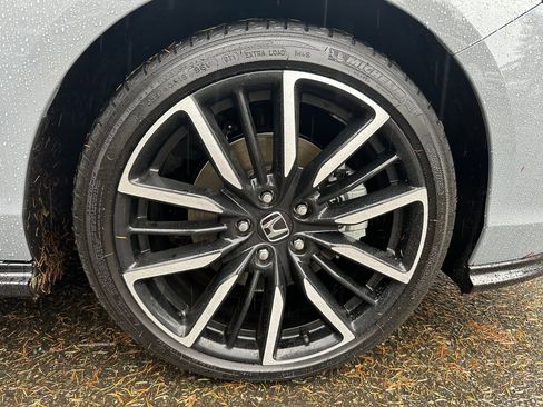 Used 2025 Honda Accord Touring image 9