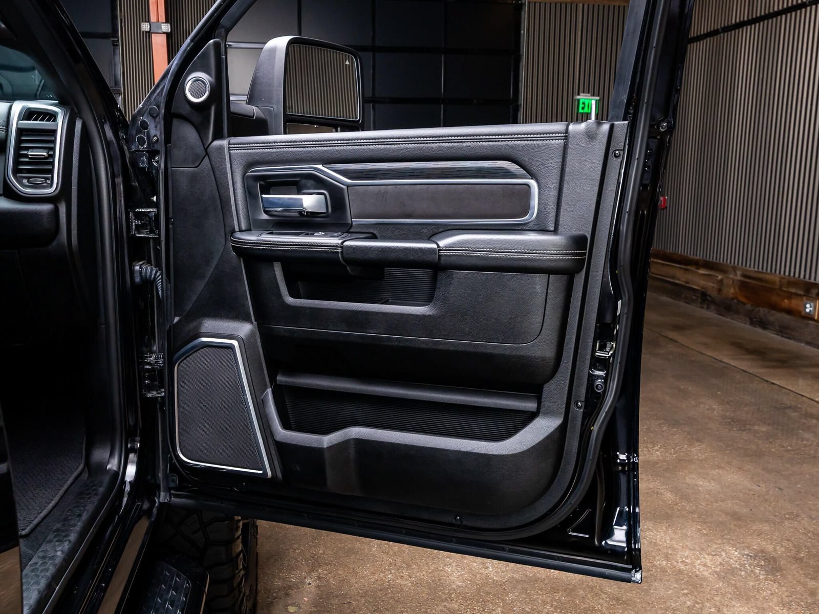 Used 2024 RAM 2500 Laramie w/ Night Edition AWD/4WD image 39