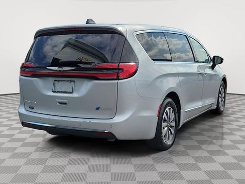 Used 2023 Chrysler Pacifica Limited FWD image 5