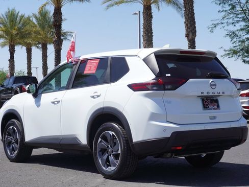 Certified 2025 Nissan Rogue SV FWD image 3