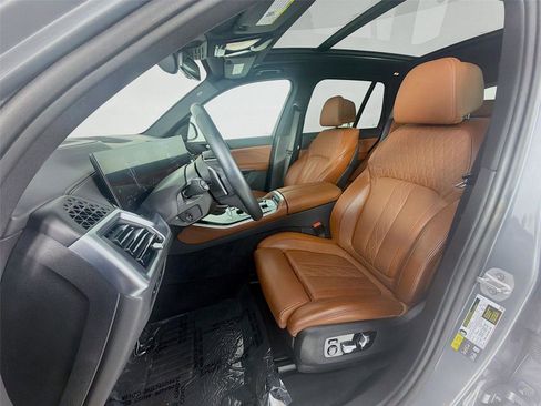 Used 2025 BMW X5 xDrive50e image 5