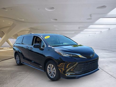 Used 2021 Toyota Sienna XLE AWD/4WD image 1