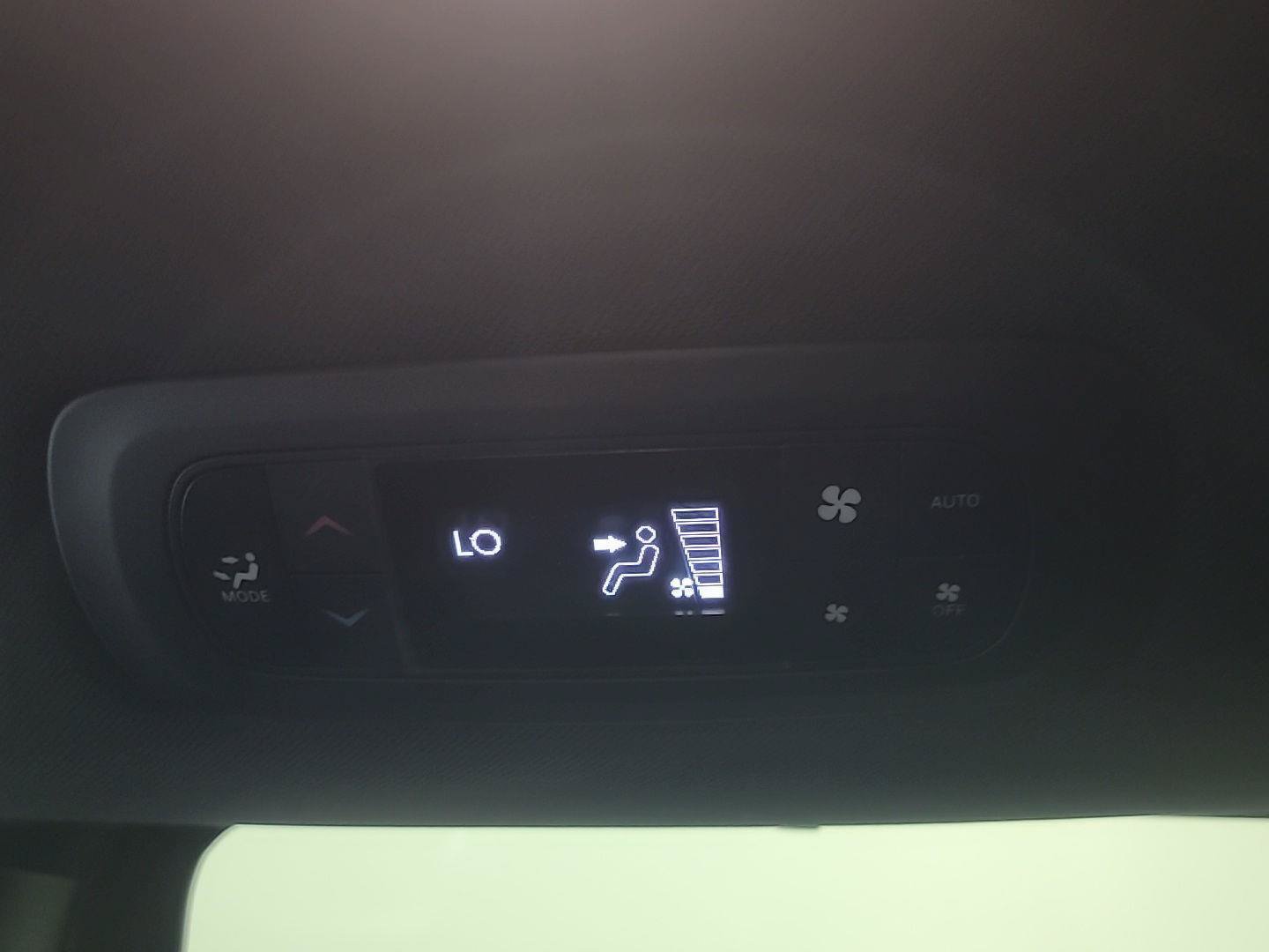 Used 2025 Chrysler Pacifica Select FWD image 25