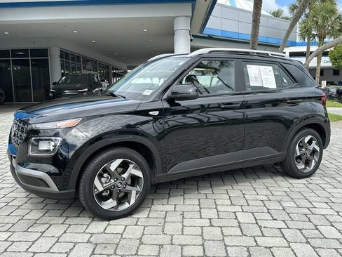 Used 2025 Hyundai Venue SEL FWD image 21