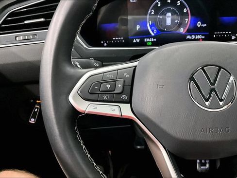 Used 2023 Volkswagen Tiguan SE R-Line FWD image 27