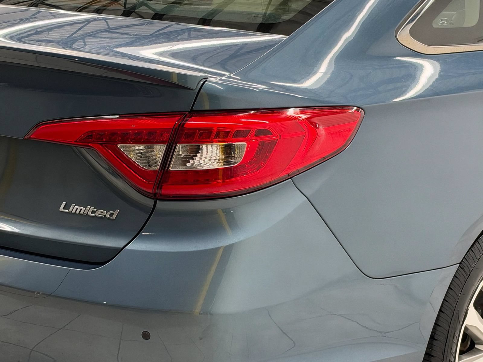 Used 2017 Hyundai Sonata Limited w/ Ultimate Package 04 FWD image 10