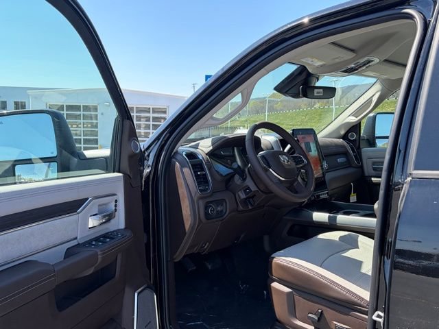 New 2026 RAM 3500 Laramie AWD/4WD image 15