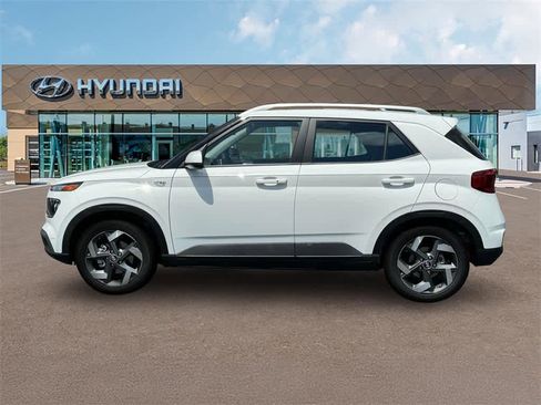 New 2025 Hyundai Venue SEL image 3