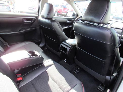 Used 2017 Toyota Camry SE w/ Moonroof Package image 26