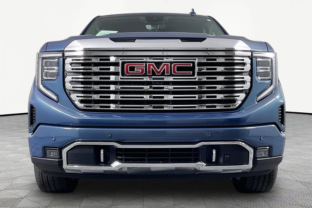 Used 2025 GMC Sierra 1500 Denali AWD/4WD image 2