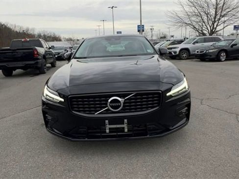 Used 2022 Volvo S60 B5 Momentum w/ Premium Package image 3