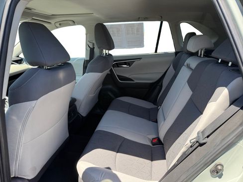 Used 2022 Toyota RAV4 XLE w/ Convenience Package AWD/4WD image 16