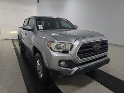 Used 2018 Toyota Tacoma SR5 image 3