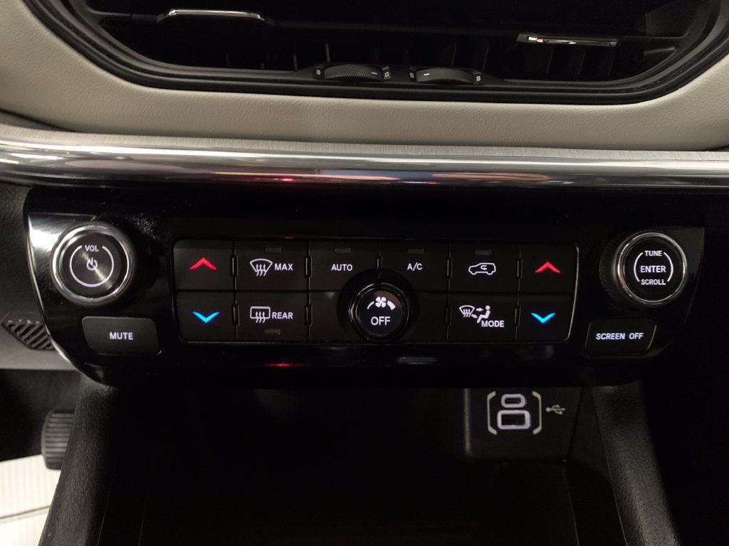 Used 2022 Jeep Compass Limited AWD/4WD image 28