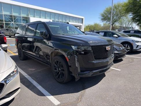 Used 2024 Cadillac Escalade ESV Sport Platinum w/ LPO, ONYX Package AWD/4WD image 2