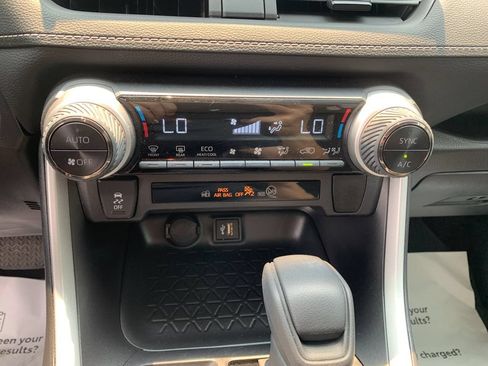 Used 2025 Toyota RAV4 XLE AWD/4WD image 24