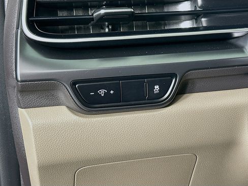 Used 2026 Kia Carnival FWD image 17