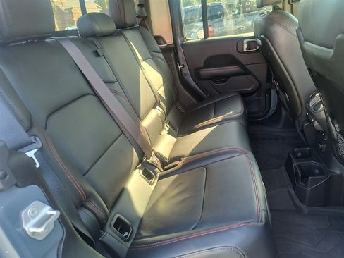 Used 2025 Jeep Gladiator Rubicon w/ Convenience Group AWD/4WD image 26
