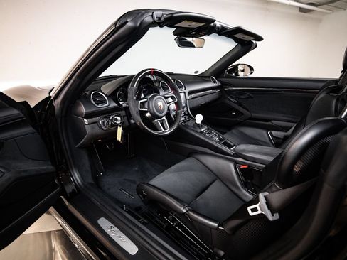 Certified 2022 Porsche 718 Boxster Spyder RWD image 4