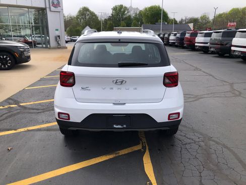 New 2026 Hyundai Venue SEL FWD image 5