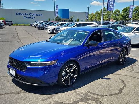 Used 2025 Honda Accord Sport image 3
