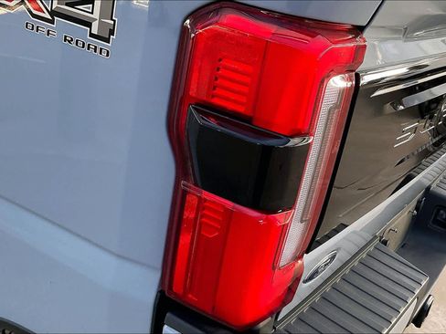 Used 2025 Ford F250 Platinum w/ FX4 Off-Road Package image 28