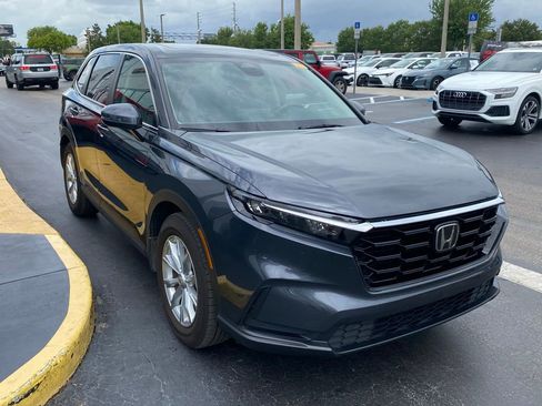 Used 2025 Honda CR-V EX image 2