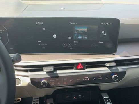 Certified 2025 Kia Sorento SX FWD image 32