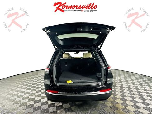 New 2025 Jeep Grand Cherokee Limited image 16