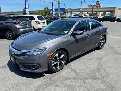 Used 2017 Honda Civic Touring image 4