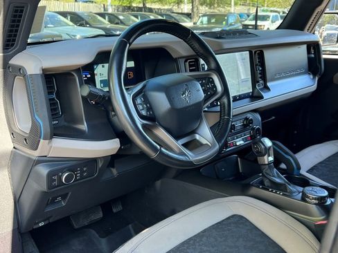 Used 2022 Ford Bronco Wildtrak image 33