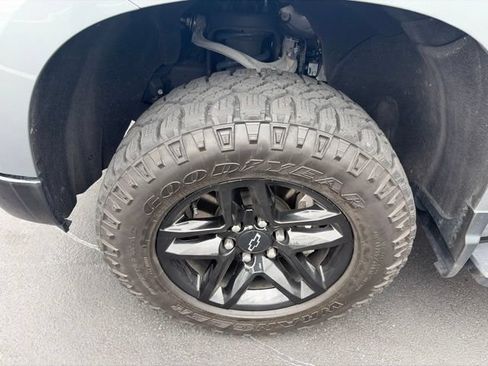 Used 2023 Chevrolet Silverado 1500 LT Trail Boss w/ LT Trail Boss Premium Package AWD/4WD image 3