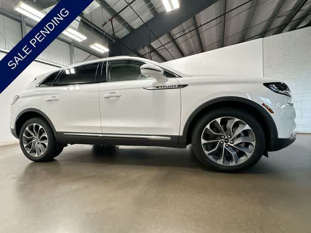 Used 2023 Lincoln Nautilus Reserve AWD/4WD image 3