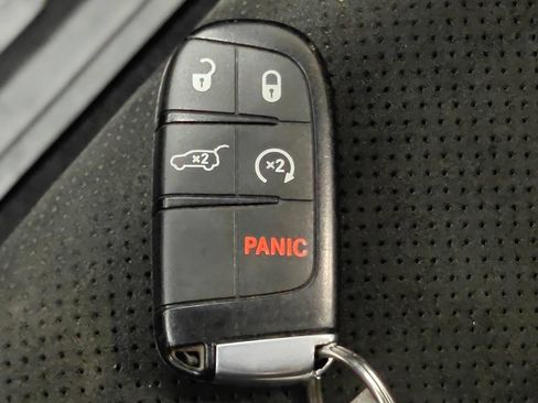 Used 2019 Jeep Grand Cherokee Altitude AWD/4WD image 12