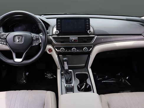 Used 2018 Honda Accord Touring image 15