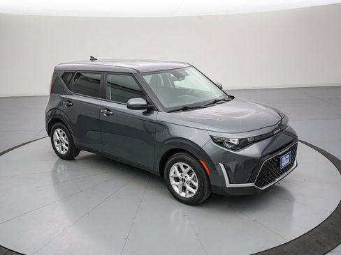 Used 2025 Kia Soul LX FWD image 3