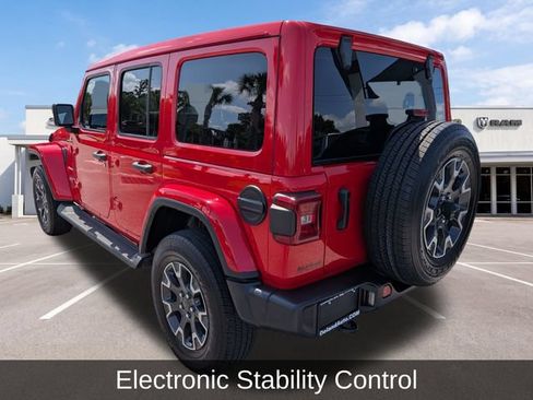 Used 2024 Jeep Wrangler Unlimited Sahara AWD/4WD image 7