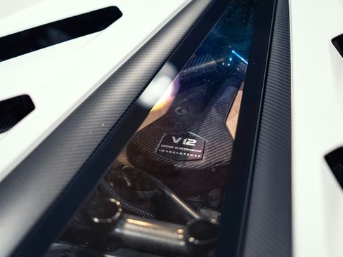 Used 2020 Lamborghini Aventador SVJ AWD/4WD image 40