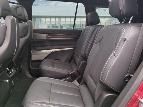 Certified 2026 Cadillac Vistiq Premium Luxury AWD/4WD image 22