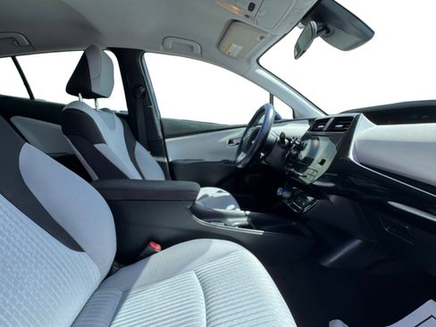 Used 2017 Toyota Prius Two w/ Carpet Mat Package FWD image 17
