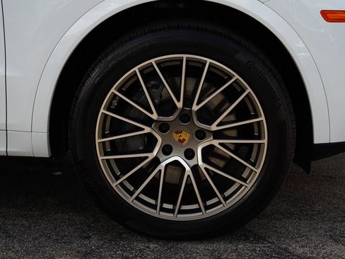 Used 2022 Porsche Cayenne S image 6