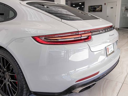 Used 2019 Porsche Panamera image 14