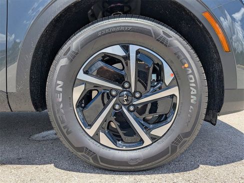 Used 2025 Kia Sportage LX image 13