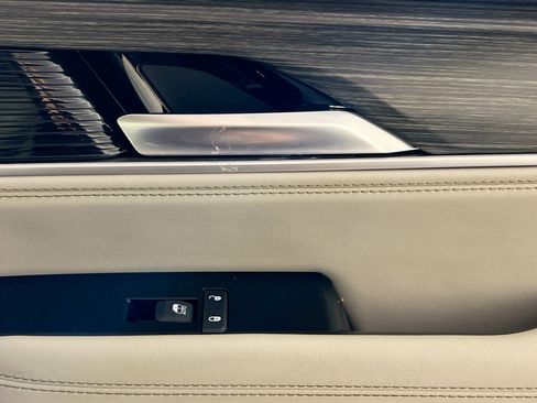 Used 2024 Jeep Wagoneer Series II w/ Flexible Seating Group image 32