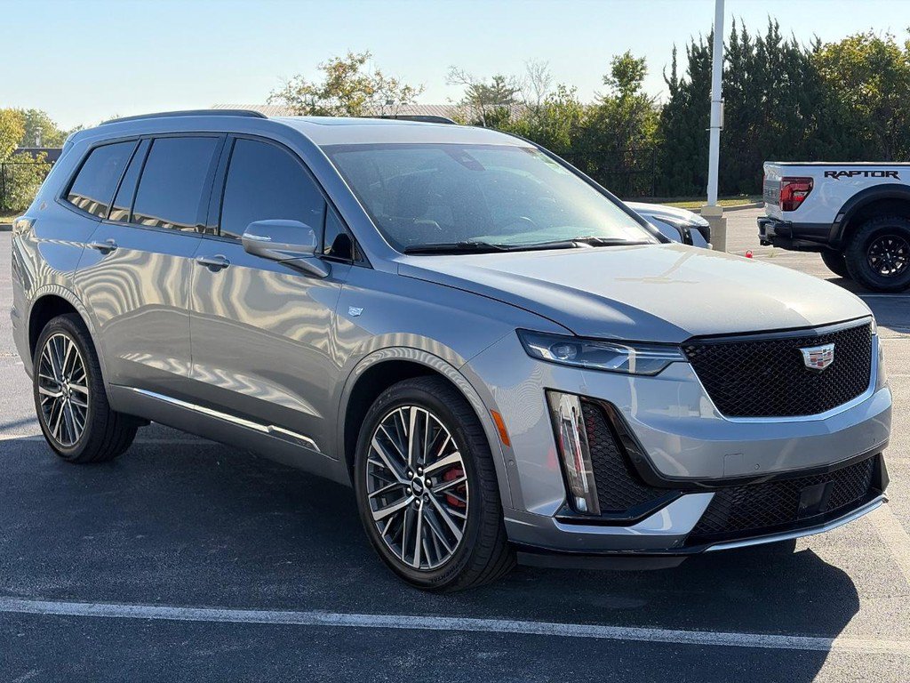 Used 2024 Cadillac XT6 Sport w/ Technology Package AWD/4WD image 3