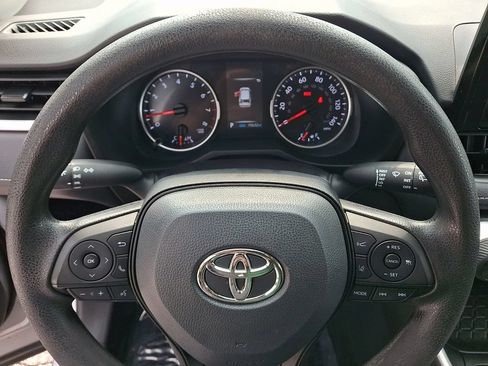 Used 2022 Toyota RAV4 LE AWD/4WD image 19