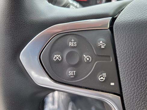 Used 2023 Chevrolet Traverse RS FWD image 24