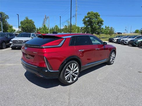 Used 2025 Cadillac Lyriq Luxury w/ LPO, Floor Liner Package AWD/4WD image 3